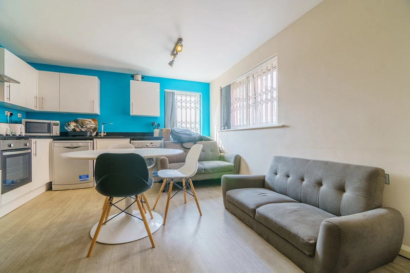 4 Spare Rooms in a 6 bed student flat 162G-  NG7 3DB - Thumbnail 2
